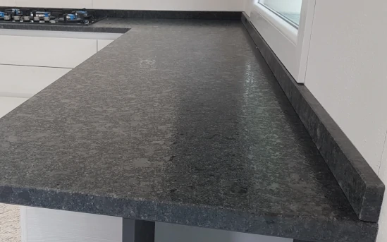 Top cucina in quarzo nero P.I.L. Gran min