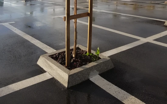 Arredo urbano in granito P.I.L. Gran min