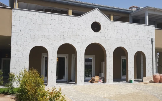 Copertine edifici in granito P.I.L.Gran min