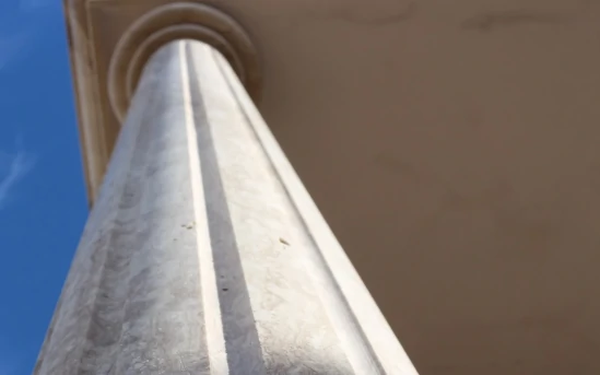 Colonna tomba di famiglia in marmo P.I.L. Gran min