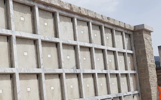 Rivestimento granito loculi in serie in marmo min