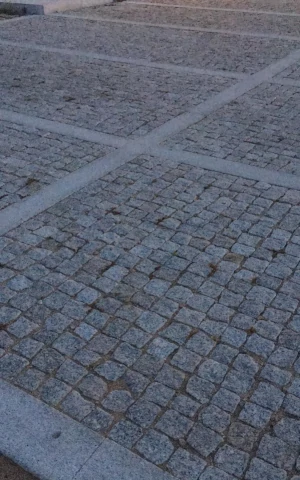 Pavimento pubblico con sanpietrini P.I.L. Gran min