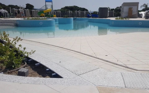 Rivestimento piscine in granito P.I.L. Gran min