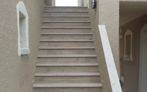Scala esterna in granito bocciardato P.I.L. Gran min