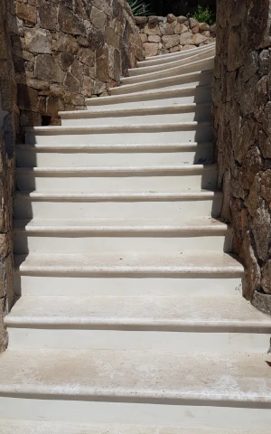 Scala esterna in marmo bianco P.I.L. Gran min