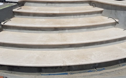 Scala pubblica in marmo bianco P.I.L. Gran min